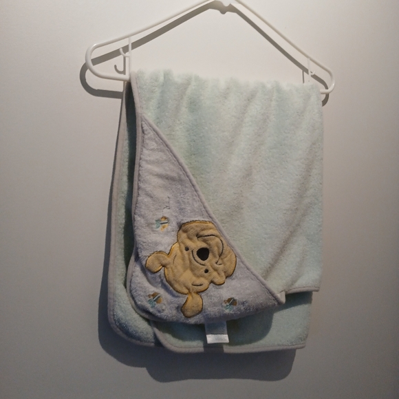 Disney Winnie The Pooh Hooded Towel - Picture 4 of 16
